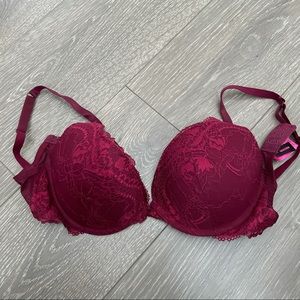 Red bra with adjustable hooks and straps 32DD